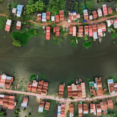 Tonlé Sap Lake :Visit floating villages and enjoy boat tours